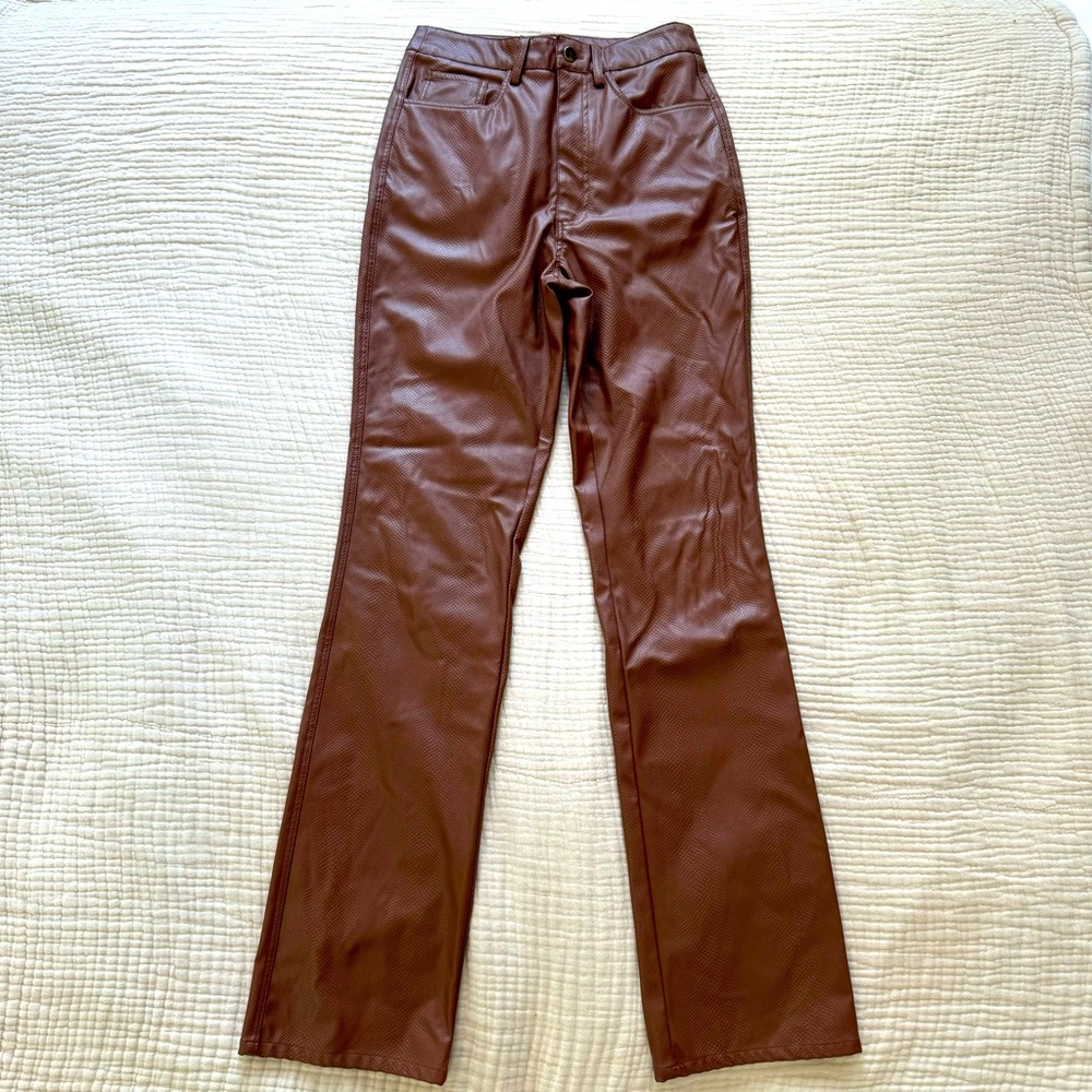 Danielle Bernstein Faux Leather pants with zipper closure texture faux snakeskin